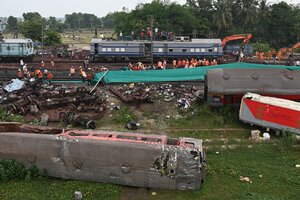 Identifican las causas de la peor tragedia ferroviaria en India