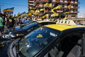 Los taxistas, duros contra Alberto Fernández por su "trasnochada ocurrencia"