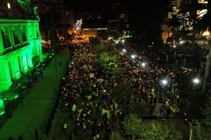 Marcha de antorchas en Jujuy por mejoras salariales de los docentes (Fuente: Twitter)