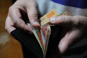 Se trata de un beneficio extraordinario por única vez para los trabajadores que pagan el impuesto a las Ganancias (Foto: Guadalupe Lombardo).