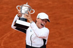 Roland Garros: Iga Swiatek venció a Muchova y celebró su tercer título (Fuente: AFP)