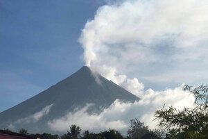 Evacúan a miles de personas en Filipinas por la erupción del volcán Mayón (Fuente: AFP)