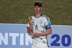 El italiano Cesare Casadei recibió el premio al mejor jugador del Mundial Sub 20   (Fuente: AFP)