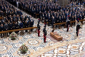 Italia: Berlusconi fue despedido con un funeral de Estado en la catedral de Milán (Fuente: EFE)