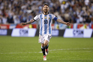 VIDEO | El magnífico gol de Messi para Argentina vs Australia en China (Fuente: AFP)