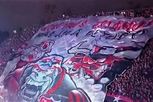 Investigan una bandera de "Los Monos" en el partido despedida de Maxi Rodríguez  