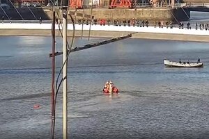 Puerto Madero: Prefectura rescató a una joven que cayó desde el Puente de la Mujer