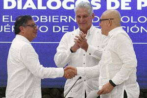 Colombia: Petro firmó un cese al fuego de 180 días acordado con el ELN