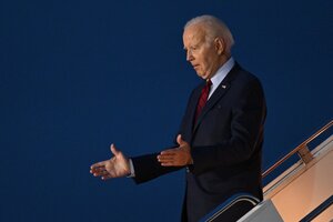 Biden llegó a Reino Unido rumbo a la cumbre de la OTAN en Lituania (Fuente: AFP)