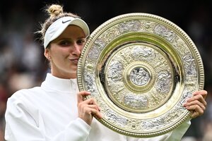 Vondrousova celebró el título de Wimbledon  (Fuente: AFP)