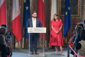Boric rindió homenaje a Allende junto a la alcaldesa de París (Fuente: EFE)