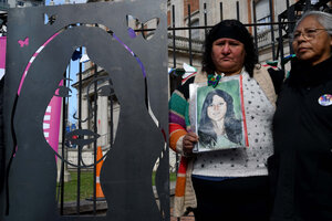 A 6 años de la desaparición de Johana Ramallo, instalan una imagen en su memoria en Tribunales   (Fuente: Télam)