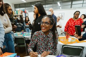 Entrevista a la filósofa brasileña Djamila Ribeiro, activista negra y autora de un best seller sobre antirracismo que la rompe en su país