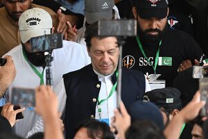 Pakistán: miles de seguidores de Imran Khan marcharon para pedir su liberación