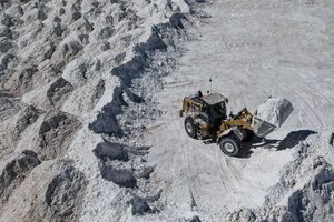 Por qué se debe industrializar el litio en el país (Fuente: AFP)