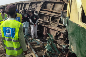 Pakistán: un tren descarriló y hay por lo menos 30 muertos (Fuente: AFP)