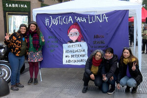 Con apoyo de organizaciones feministas comenzó el juicio a González Rizzi por abuso sexual a su hija  