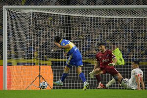 La felicidad de Edinson Cavani por debutar en Boca y el gol que erró debajo del arco (Fuente: AFP)