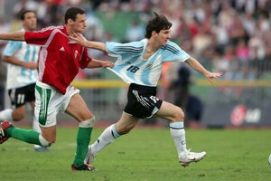 A 18 años del debut de Messi en la selección argentina: expulsión y récord histórico