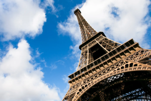 París: un hombre saltó en paracaídas desde la Torre Eiffel y fue detenido (Fuente: Getty Images)