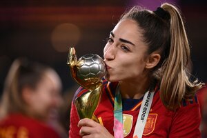 Olga Carmona, la heroína de España en el Mundial femenino, jugó la final sin saber de la muerte de su padre (Fuente: AFP)