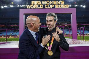 La indignante defensa del presidente de la Federación Española de Fútbol tras su beso a la jugadora