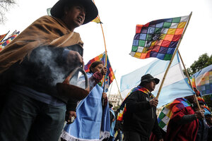 "Abrazo y solidaridad con los reclamos del Tercer Malón de la Paz"  (Fuente: Guadalupe Lombardo)