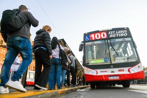 Suspendieron el aumento en la tarifa de colectivos y trenes de septiembre (Fuente: NA)