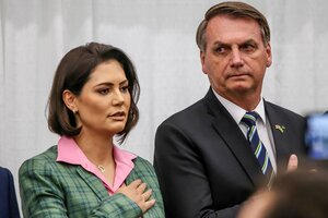 Bolsonaro y su esposa Michelle guardaron silencio ante la policía por el caso de las joyas (Fuente: AFP)