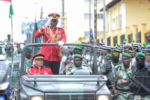 El líder de la junta golpista  tomó posesión en Gabón