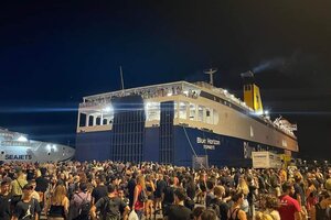 Estupor en Grecia: tiraron a un hombre desde un ferry al mar porque llegaba tarde y se ahogó