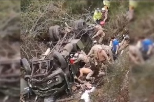 Desbarrancó un camión del Ejército en Neuquén
