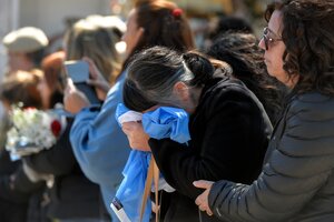 Dolor y lágrimas en el entierro de uno de los soldados muertos en el vuelco en Neuquén   (Fuente: Télam)