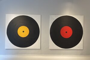 "Música del día" I y II; 200 x 200 cm c/u; pinturas de Sergio Bazán. Abajo: "Yéndome", 200 x 200 cm, óleo de Sergio Bazán. 