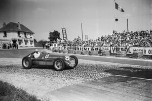 Fangio figura entre los cinco pilotos más grandes de la historia para la IA (Fuente: AFP)