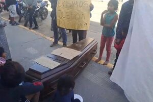 Protestaron con su hija en el ataúd en el Hospital de Tartagal