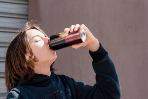 El lado oscuro de las bebidas energéticas: ¿Por qué pueden ser un cóctel peligroso para la salud?