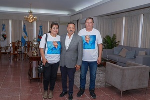 El Gobernador recibio a Ramón Dupuy y Silvia Gómez. 