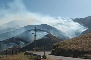  El fuego sigue arrasando las sierras de Ambato