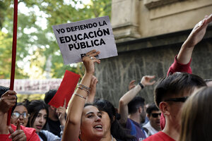 "Por una educación pública y transformadora"; "Ni voucher, ni arancel" (Fuente: Andres Macera)
