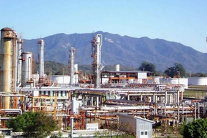 Alerta y movilización nacional por el freno en la refinería de Campo Durán