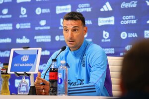 Scaloni: "A Messi lo vemos bien, pero queremos hablar con él para ver cómo se siente" (Fuente: NA)