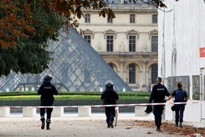 Evacúan el Louvre y el palacio de Versalles (Fuente: NA)