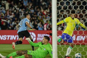 Eliminatorias Sudamericanas: Uruguay le ganó 2 a 0 el clásico a un Brasil desteñido (Fuente: EFE)