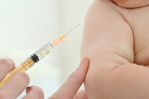 San Luis: ordenan vacunar a dos bebes recién nacidos pese a la negativa de sus padres  
