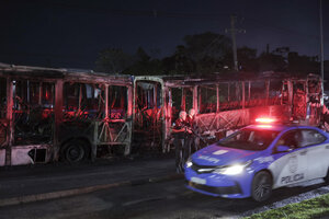 Bandas parapoliciales incendiaron decenas de autobuses en Río de Janeiro