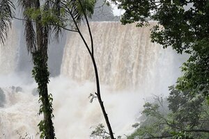 Cataratas del Iguazú: permanecen los circuitos a la espera de que baje el caudal del río