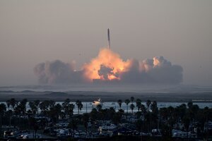 El lanzamiento del cohete Starship de SpaceX fue un éxito a medias tras la explosión del propulsor (Fuente: AFP)