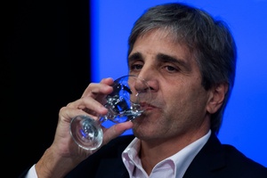 Luis "Toto" Caputo, el Messi de tomar deuda a cien años y administrar offshore