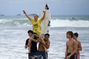 La historia de Thiago Passeri, la joya del surf nacional